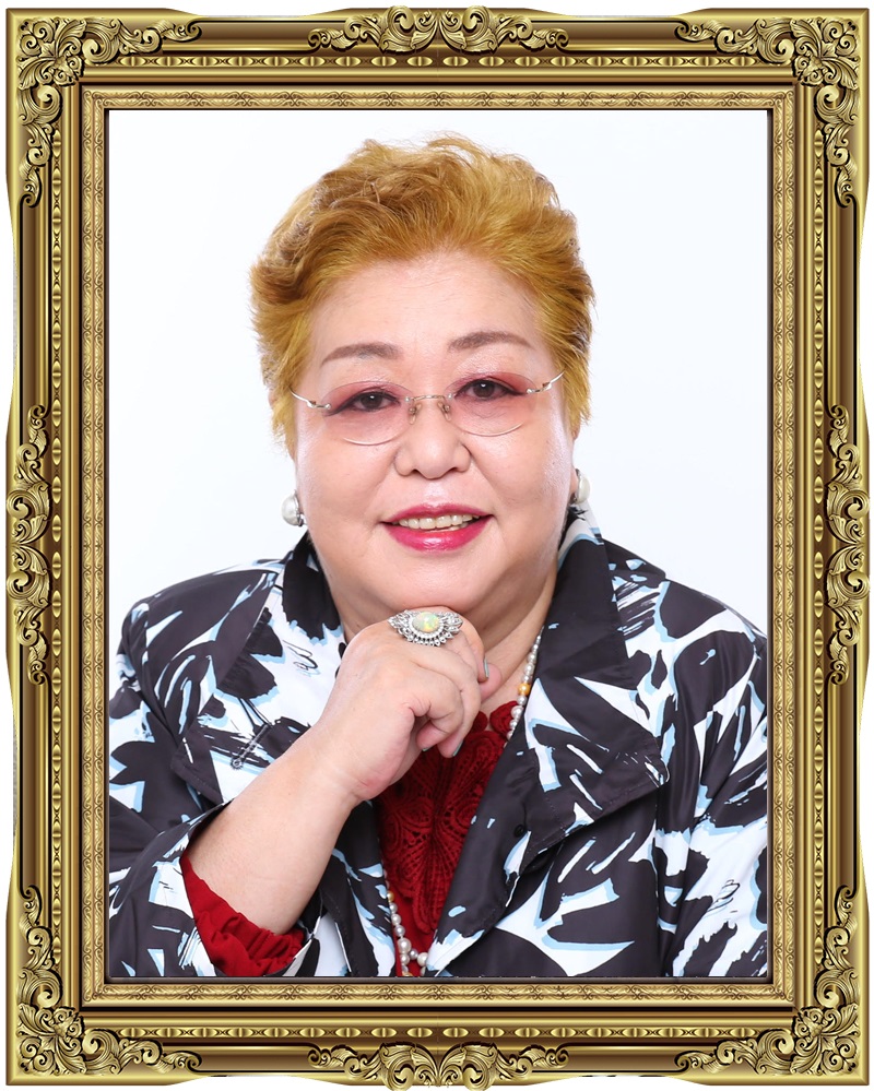 愛 佳央梨
