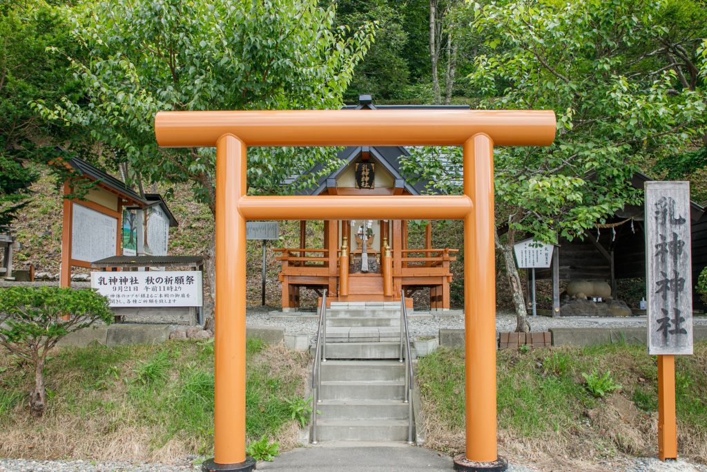 乳神神社